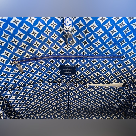 LOUIS VUITTON Neverfull GM Tote Bag
By The Pool Taormina Limited Edition - Picture 4 of 13